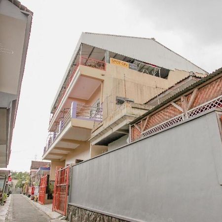 Spot On 1870 Graha Batu Mulia Hotel Екстериор снимка